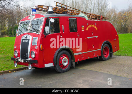 Restaurierten historischen 1954 Dennis F8 Feuer Wasser zart ursprünglich im Besitz der Feuerwehr Derbyshire Stockfoto