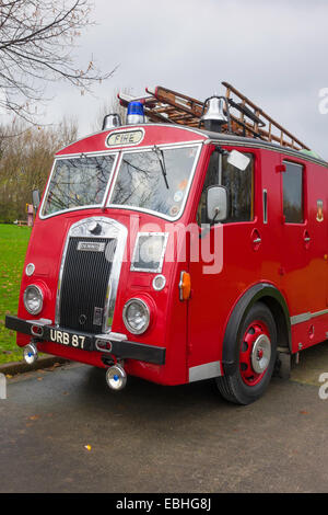 Restaurierten historischen 1954 Dennis F8 Feuer Wasser zart ursprünglich im Besitz der Feuerwehr Derbyshire Stockfoto