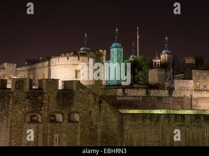 Der Tower of London beleuchtet in der Nacht, England, UK Stockfoto