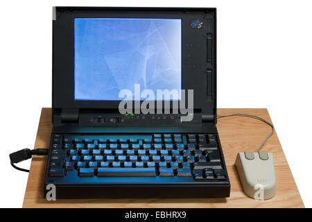Ein IBM-Notebook aus den frühen 1990er Jahren zeigt des Bildschirmschoners. Stockfoto