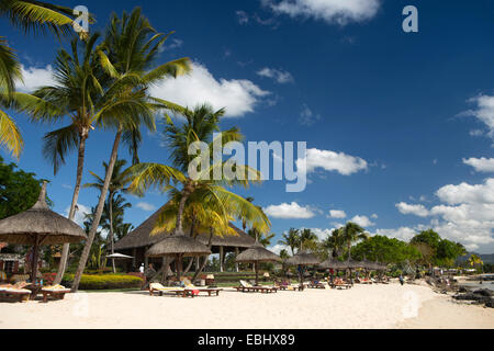 Mauritius, Pointe, Aux Piments, Turtle Bay, schattigen Cabanas am Strand von Oberoi Resort Stockfoto