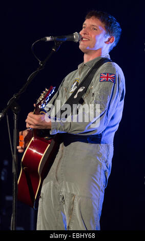 London, UK, 1. Dezember 2014. James Blunt Live-Performance bei Hammersmith Eventim. Bildnachweis: Robert Stainforth/Alamy Live-Nachrichten Stockfoto