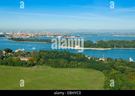 Luftaufnahme der Lagune von Venedig von San Nicolo, Lido Insel, Italien, Europa betrachtet Stockfoto