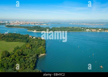 Luftaufnahme der Lagune von Venedig von San Nicolo, Lido Insel, Italien, Europa betrachtet Stockfoto