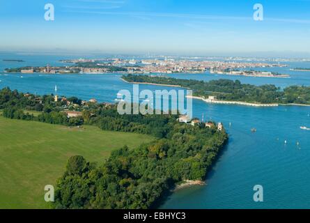 Luftaufnahme der Lagune von Venedig von San Nicolo, Lido Insel, Italien, Europa betrachtet Stockfoto