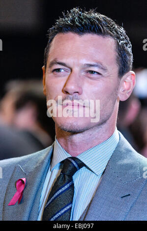 London, UK. 1. Dezember 2014. Luke Evans besucht die Weltpremiere von The Hobbit: die Schlacht von 5 Armeen auf 12.01.2014 bei The Empire Leicester Square, London. Personen im Bild: Luke Evans. Bildnachweis: Julie Edwards/Alamy Live-Nachrichten Stockfoto