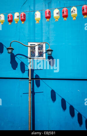 Blaues Gebäude in Chinatown in Singapur Stockfoto