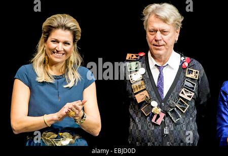 Königin Maxima der Niederlande besucht die Preisverleihung des Prins Bernhard Cultuurfonds Prijs 2014 Theater Regisseur Johan Simons im Theater Amsterdam, The Netherlands, 1. Dezember 2014. Foto: Patrick van Katwijk / Niederlande aus Frankreich heraus keine WIRE SERVICE Stockfoto