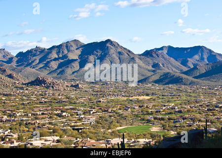 Blick vom Pinnacle Peak nach Scottsdale und Boulder Pass, USA, Arizona, Scottsdale Stockfoto