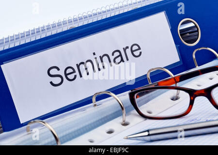 Ordner und Dokumente eines Seminars Stockfoto