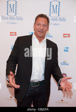 Hamburg, Deutschland. 1. Dezember 2014. Schauspieler Ralf Moeller stellt während der "Movie Meets Media"-Veranstaltung im Hotel Atlantic Kempinski in Hamburg, Deutschland, 1. Dezember 2014. Foto: GEORG WENDT/Dpa/Alamy Live News Stockfoto