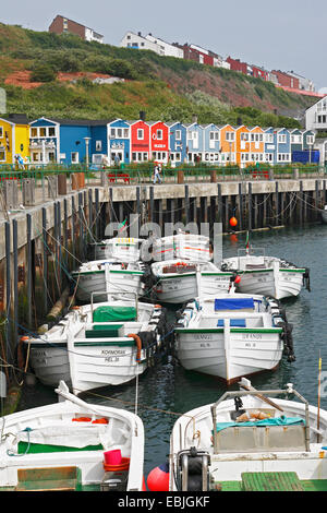 Boote vor Hummer Stände auf Helgoland, Deutschland, Schleswig-Holstein, Helgoland Stockfoto