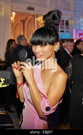 Hamburg, Deutschland. 1. Dezember 2014. Chinesische Schauspielerin Bai Ling stellt während der "Movie Meets Media"-Veranstaltung im Hotel Atlantic Kempinski in Hamburg, Deutschland, 1. Dezember 2014. Foto: GEORG WENDT/Dpa/Alamy Live News Stockfoto