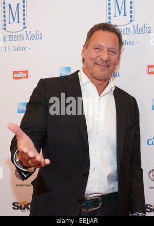 Hamburg, Deutschland. 1. Dezember 2014. Schauspieler Ralf Moeller stellt während der "Movie Meets Media"-Veranstaltung im Hotel Atlantic Kempinski in Hamburg, Deutschland, 1. Dezember 2014. Foto: GEORG WENDT/Dpa/Alamy Live News Stockfoto