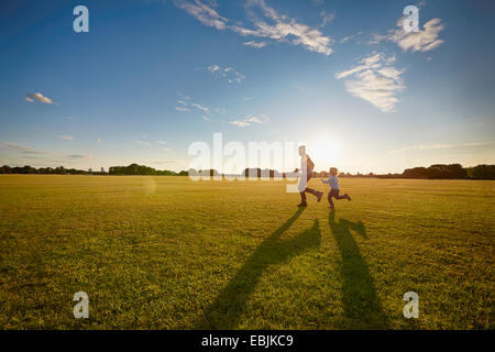 Vater und Sohn in den park Stockfoto