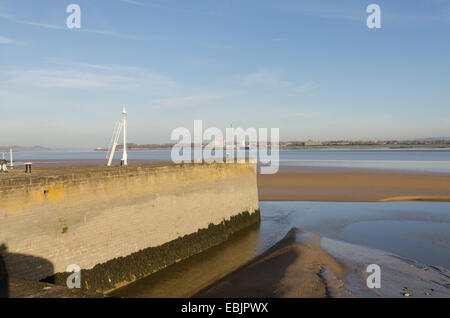 Hafenmauer Lydney Hafen auf dem Westufer des Flusses Severn in Gloucestershire Stockfoto