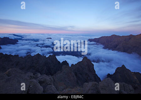 Blick vom Pico De La Cruz in der Caldera de Taburiente im Morgenlicht, Kanarische Inseln, La Palma, Nationalpark Caldera de Taburiente Stockfoto