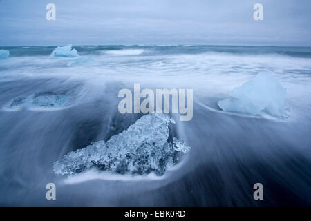 Eis auf schwarzen Strand, Island, Joekulsßrlon Stockfoto