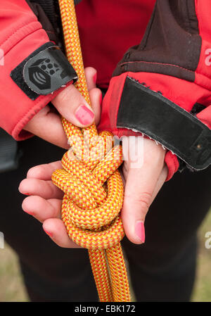 Klettern oder Bergsteigen und Klettern, Seil mit einem Achterknoten gebunden Stockfoto