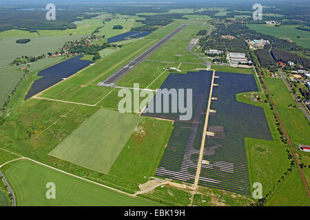 Sunselex solar Energie Systeme nächsten Airport Rothenburg Görlitz, Deutschland, Sachsen, Rothenburg anzeigen Stockfoto