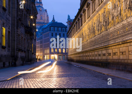 Fuerstenzug und Dresdner Frauenkirche im Abend, Deutschland, Sachsen, Dresden Stockfoto