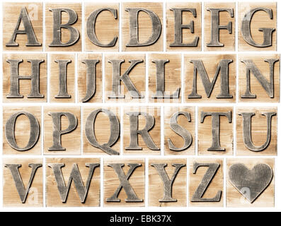 Hölzerne Alphabet Buchstaben-Blöcke isoliert auf weiss Stockfoto