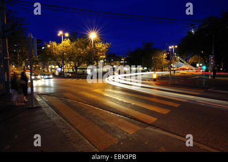 Zürich in der Nacht an der Bellevue-Platz, Schweiz, Zürich Stockfoto