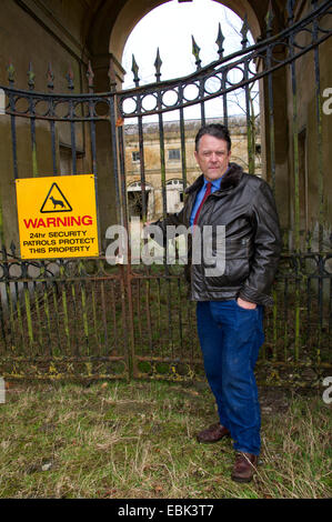 Der Graf von strickjacke an der Tottenham Haus, zeigt die verlassenen Ställen und White Lodge (weiß lackiert), wo er jetzt lebt Stockfoto