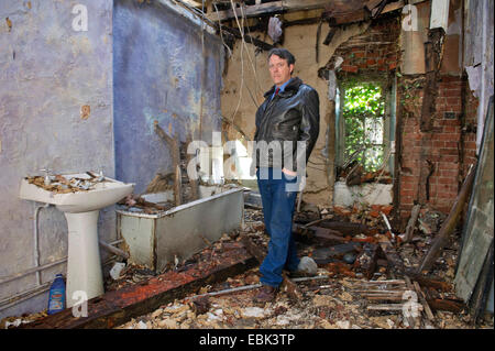 Der Graf von strickjacke an der Tottenham Haus, zeigt die verlassenen Ställen und White Lodge (weiß lackiert), wo er jetzt lebt Stockfoto