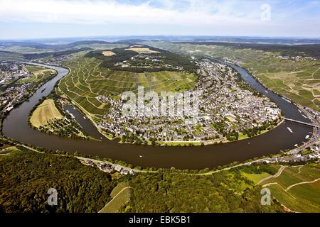 Luftbild, Bernkastel-Kues und Mosel biegen, Deutschland, Rheinland-Pfalz, Mosel, Bernkastel-Kues Stockfoto