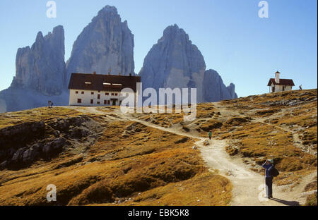 Tre Cime di Lavaredo und Rifugio Antonio Locatelli, Italien, Südtirol Stockfoto