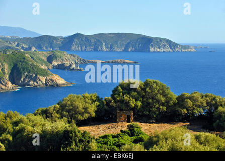 Blick vom Capo Rosso auf Cargese und Capo Chiuni, Frankreich, Corsica Stockfoto