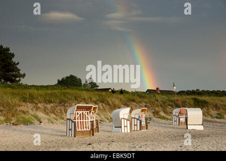 Verlassener Strand in Vitte bei Gewitter und Regenbogen, Vitte, Hiddensee, Mecklenburg-Vorpommern, Deutschland Stockfoto