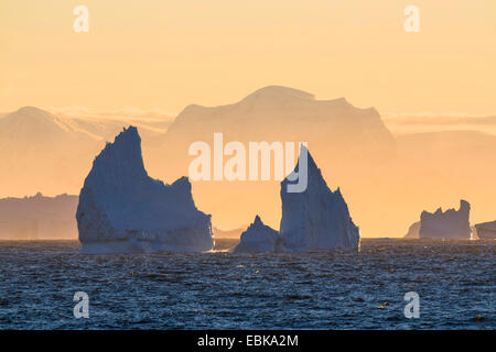Eisberg bei Sonnenaufgang, Antarktis Stockfoto