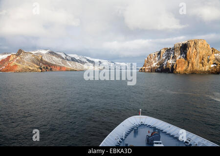 Blick vom Kreuzfahrt auf Deception Island, Antarktis, Süd-Shetland-Inseln Stockfoto