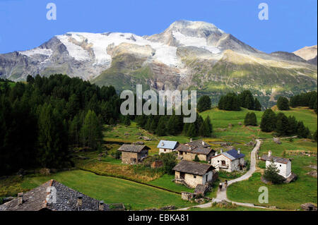 Panoramablick über das Dorf Monal am Mont Pourri (3.779 m), Frankreich, Savoyen, Sainte-Foy-Tarentaise Stockfoto