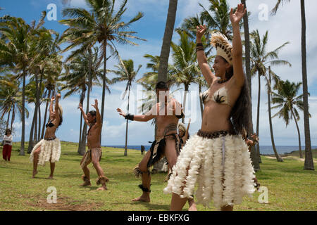 Osterinsel aka Rapa Nui Nationalpark Rapa Nui. Anakena historische Stätte, traditionelle Polynesische Tanz-Show. Stockfoto