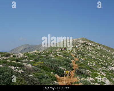Wanderer auf Mani Halbinsel am Kap Tenaro, Griechenland, Peloponnes, Mani, Kap Tenaro Stockfoto