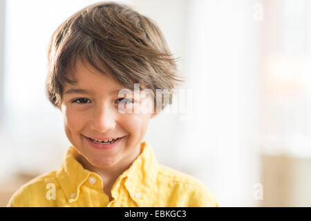 Porträt eines lächelnden jungen (6-7) Stockfoto