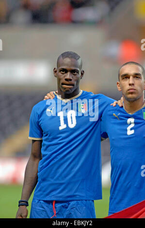 Italiens Mario Balotelli Barwuah Linien-Up in einem UEFA unter 21 Championship Qualifikation Gruppe 3-Match im Jahr 2009 Stockfoto