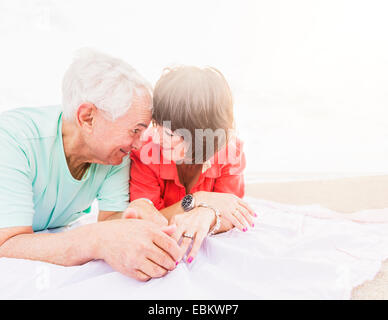 USA, Florida, Jupiter, paar, Zeit miteinander zu verbringen, am Strand Stockfoto