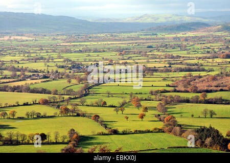 Blick nach Westen von Long Mynd über South Shropshire nach Wales. Stockfoto