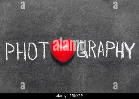 Fotografie-Wort handschriftlich auf Tafel mit Herzsymbol statt O Stockfoto