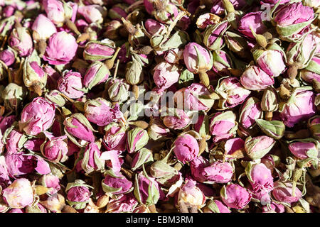 Kleine Blumen, getrockneten Rosen zum Verkauf ausgesetzt Stockfoto