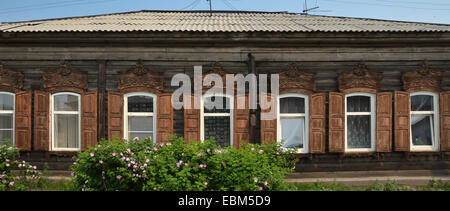 Hölzerne Isba in Ulan-Ude, Sibirien Stockfoto