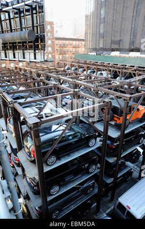 Manhattan New York USA - eng für Platz eins Die innovativen Parkhausständer in der Innenstadt Stockfoto