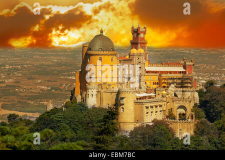 Luftaufnahme des Palastes da Pena. Sintra, Lissabon. Portugal. Reisen in Europa Stockfoto