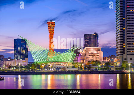 Skyline von Kobe, Japan am Hafen. Stockfoto