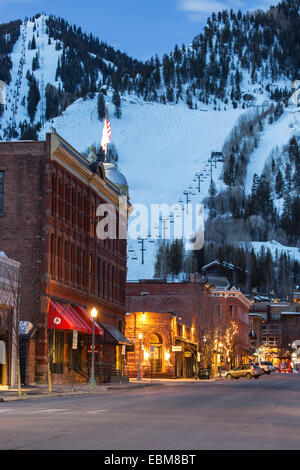 Innenstadt und Aspen Mountain, Aspen, Colorado USA Stockfoto