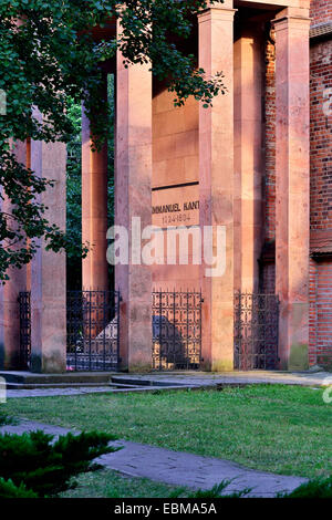 Grab des deutschen Philosophen Immanuel Kant in der Nähe der Kathedrale. Kaliningrad (bis 1946 Königsberg), Russland Stockfoto